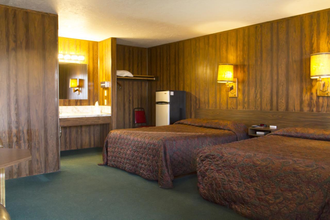 The Village Inn Motel & Restaurant Challis Экстерьер фото