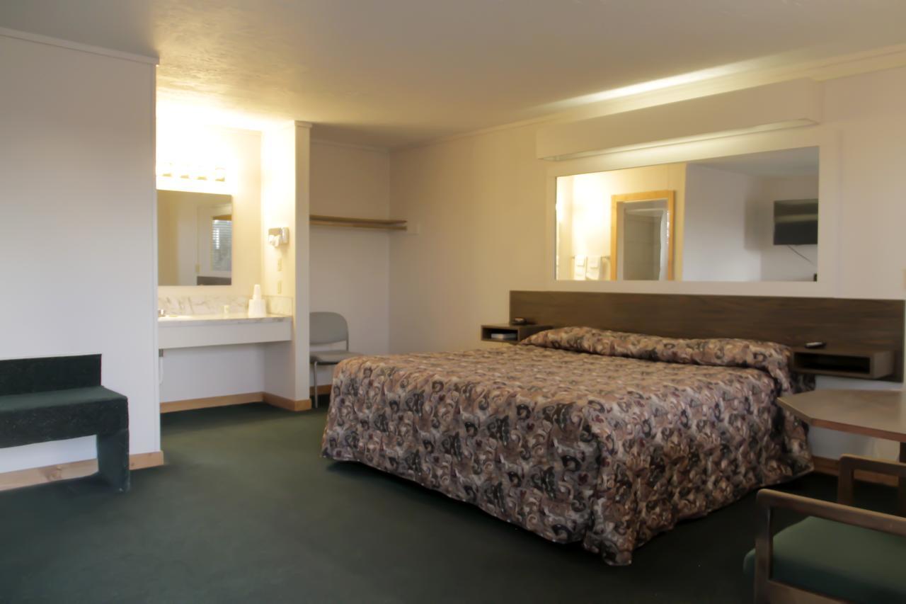 The Village Inn Motel & Restaurant Challis Экстерьер фото