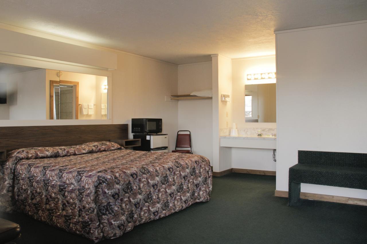 The Village Inn Motel & Restaurant Challis Экстерьер фото
