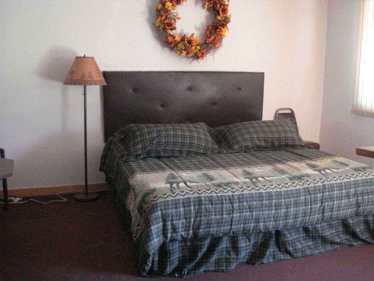 The Village Inn Motel & Restaurant Challis Экстерьер фото