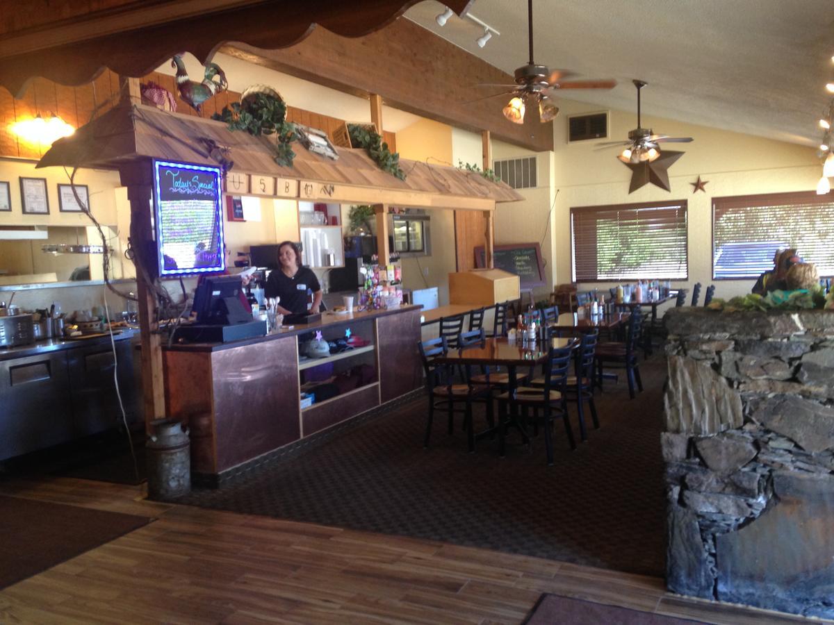 The Village Inn Motel & Restaurant Challis Экстерьер фото